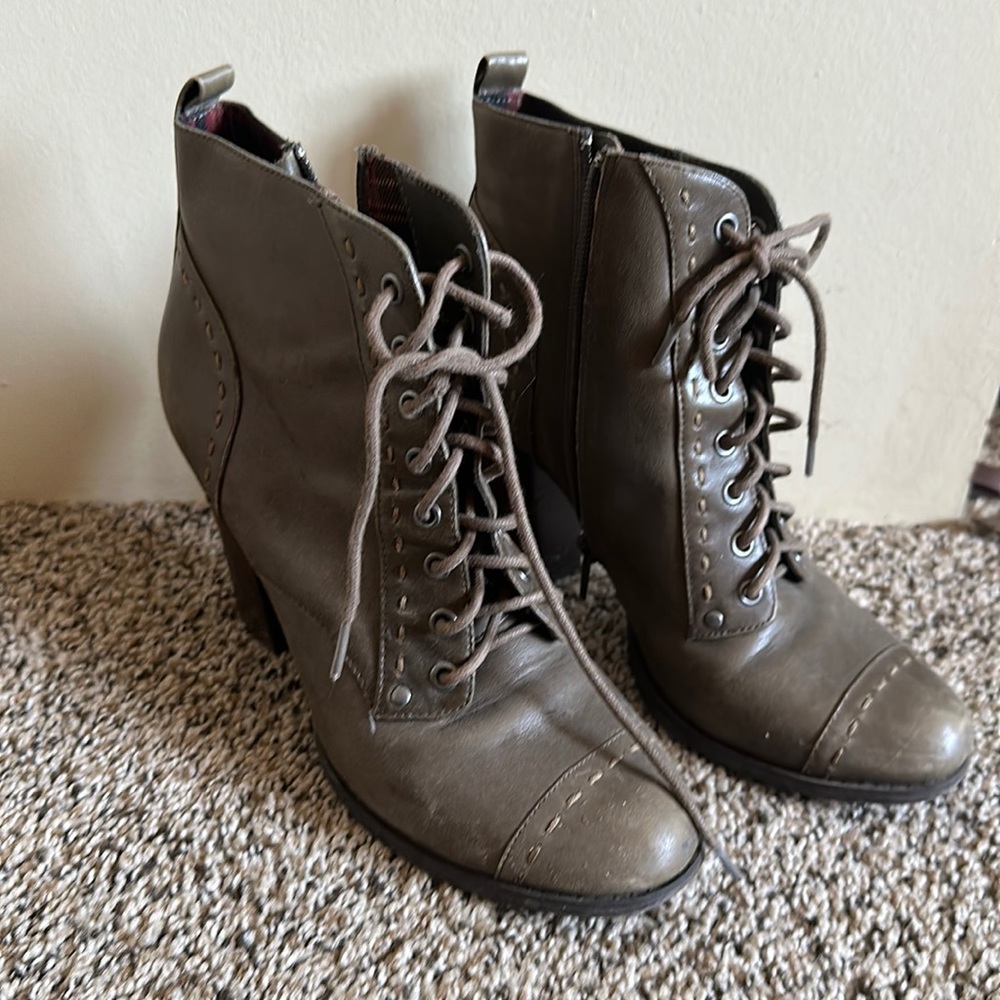 Seychelles green lace up booties with zipper on side